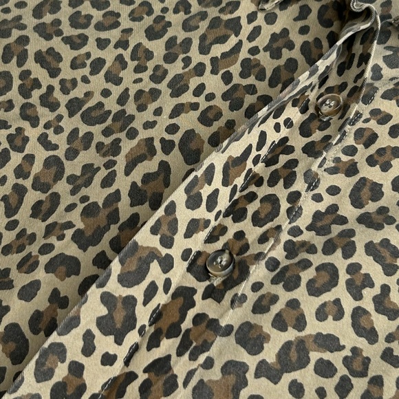 Kut From the Kloth Green Leopard Print Shirt Size XS Button Front Long Sleeve - Picture 6 of 14